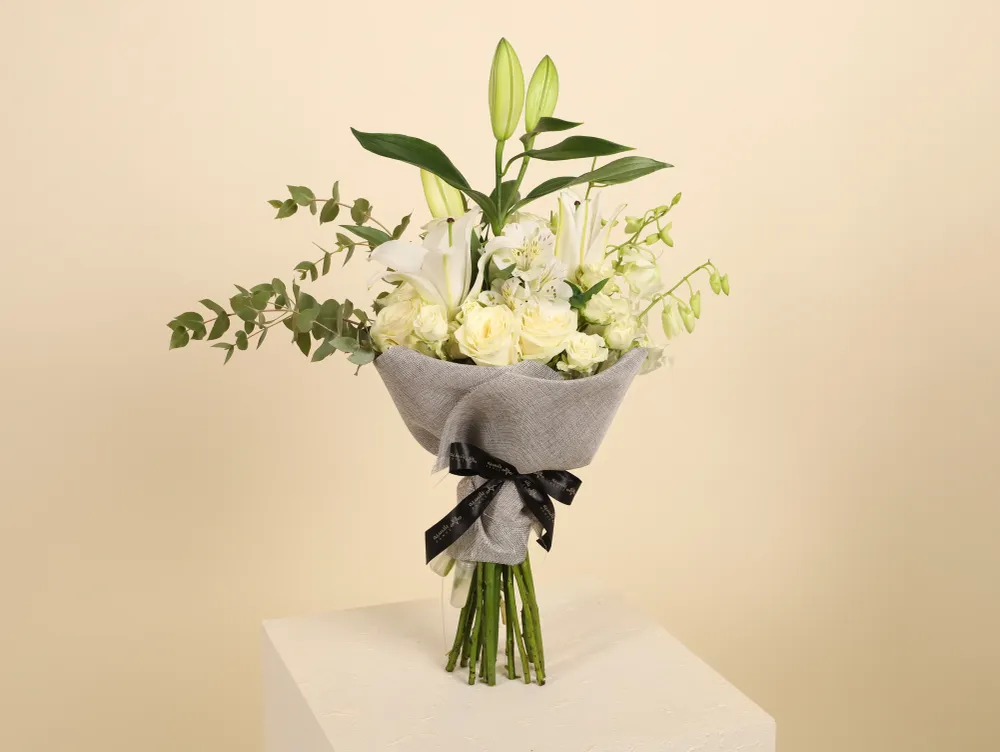 Bouquet of roses and lilyium